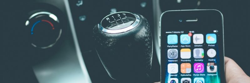 smartphone-mobile-person-technology-car-automobile-1215900-pxhere.com